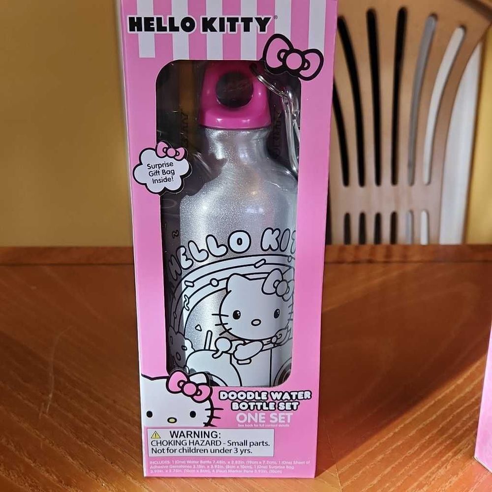 New Hello Kitty Doodle water bottle set